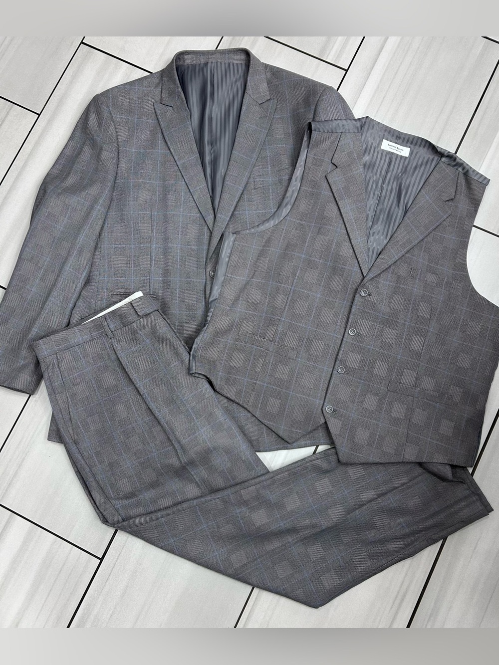 Lorenzo Bruno Italian Design 3 PC Suit Color Grey H6301V Jacket 48L Pants 42W